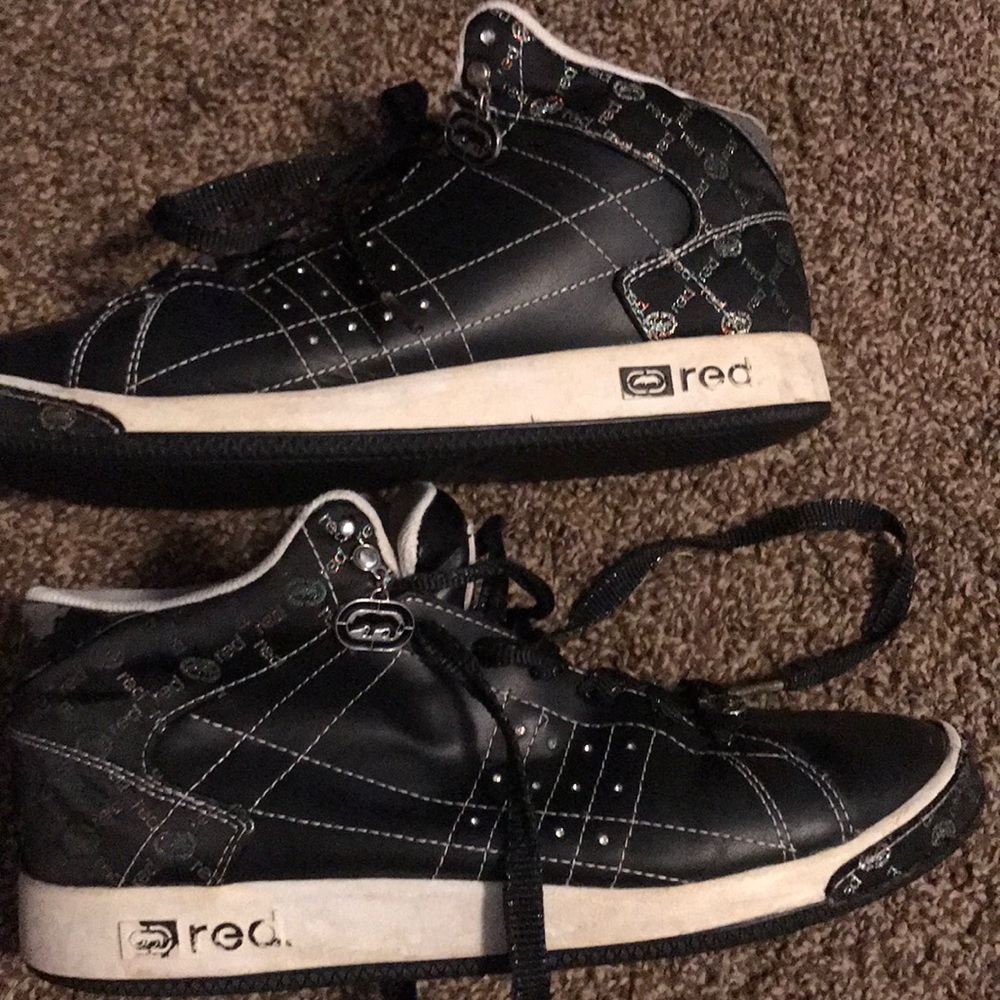 Rhino Red, women’s 9